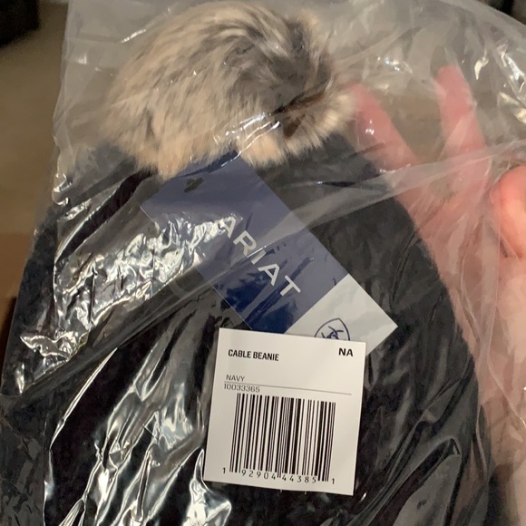 Men’s ariat cable knit beanie-navy - Picture 2 of 2